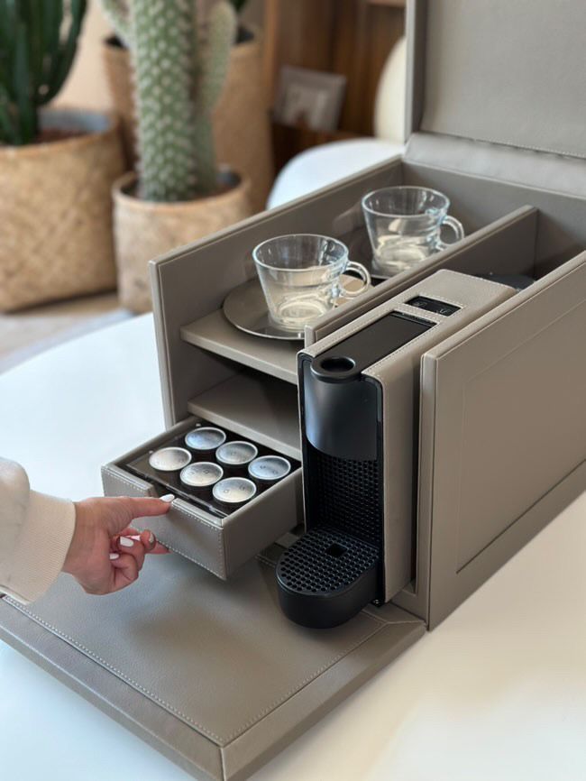 طقم إسبريسو فاخر باللون البيج